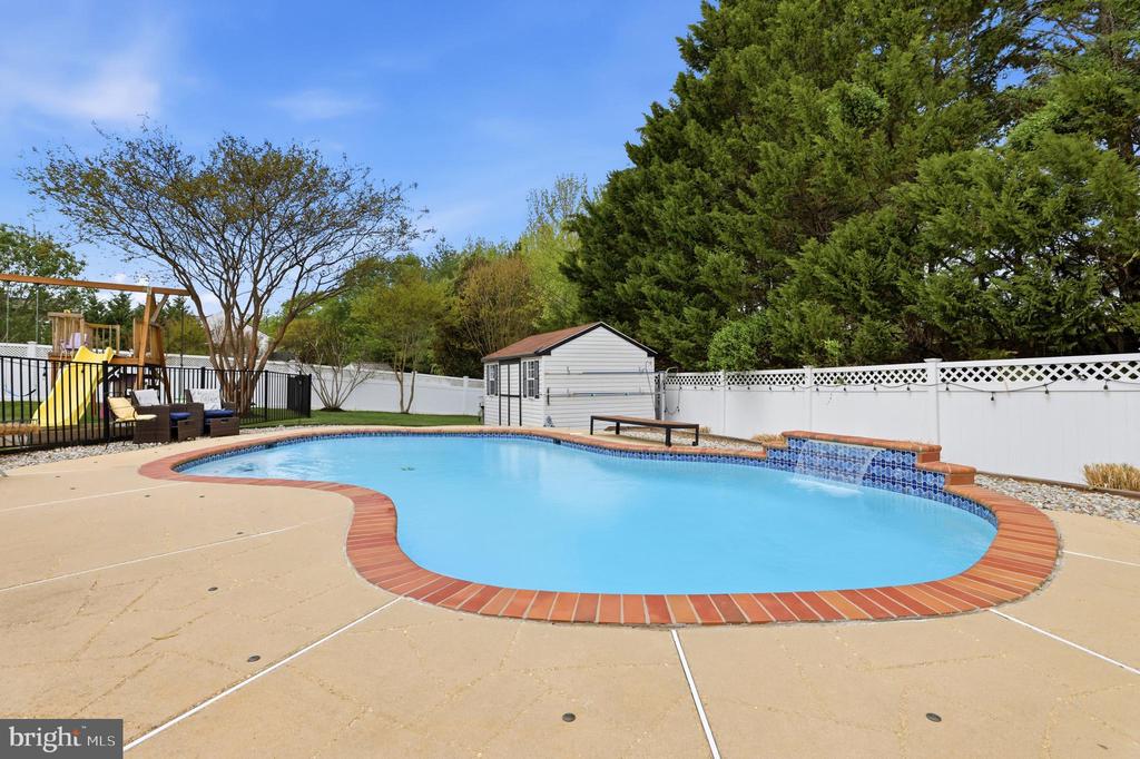 1610 STERN COURT