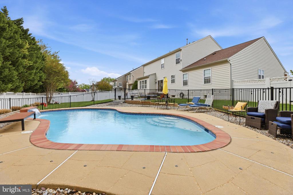 1610 STERN COURT