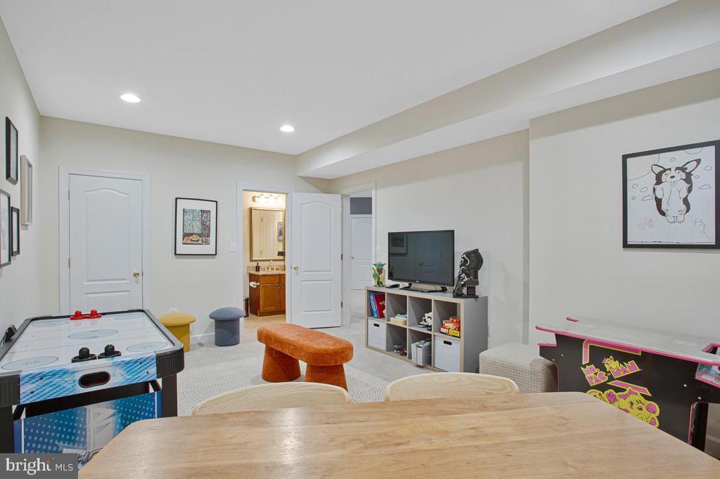 905 CORNELL AVENUE