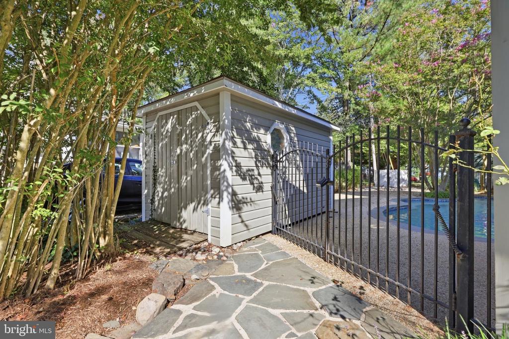 5739 SHORE DRIVE