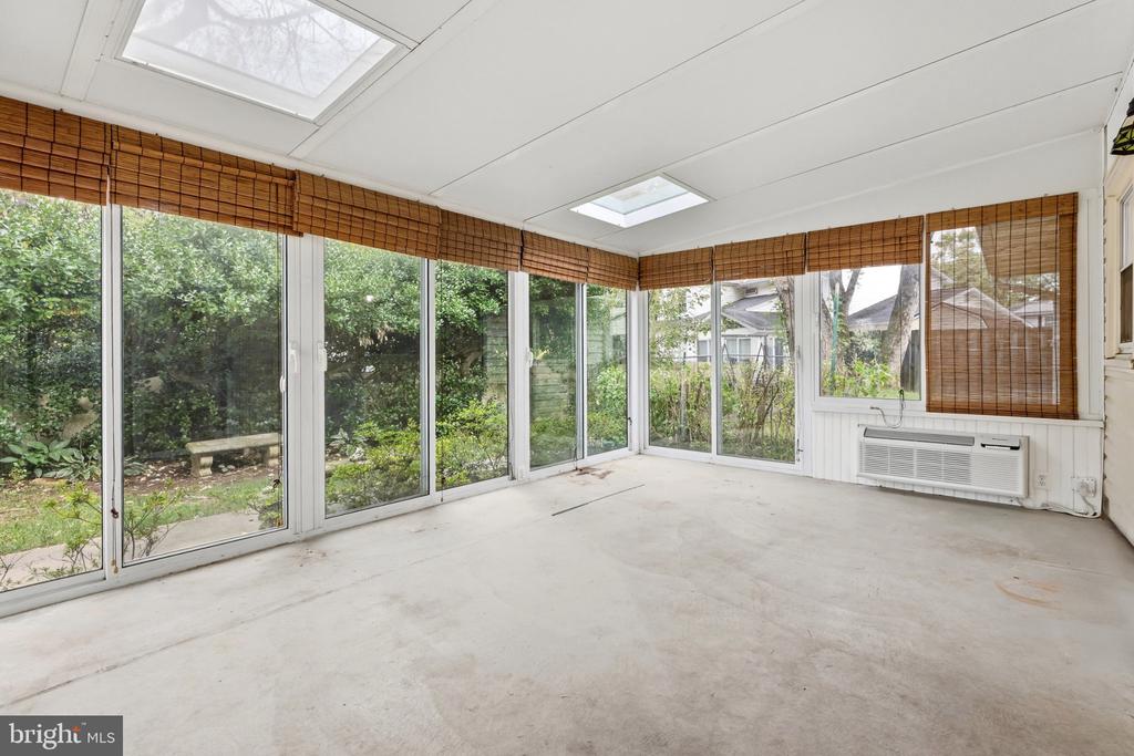 950 NOVEMBER COURT