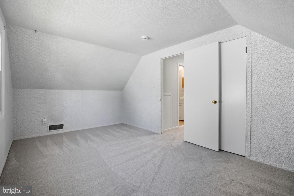 12402 SKYLARK LANE