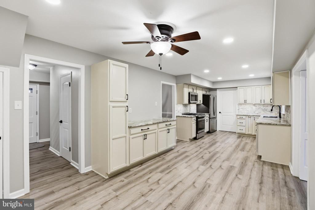 12804 HOLIDAY LANE