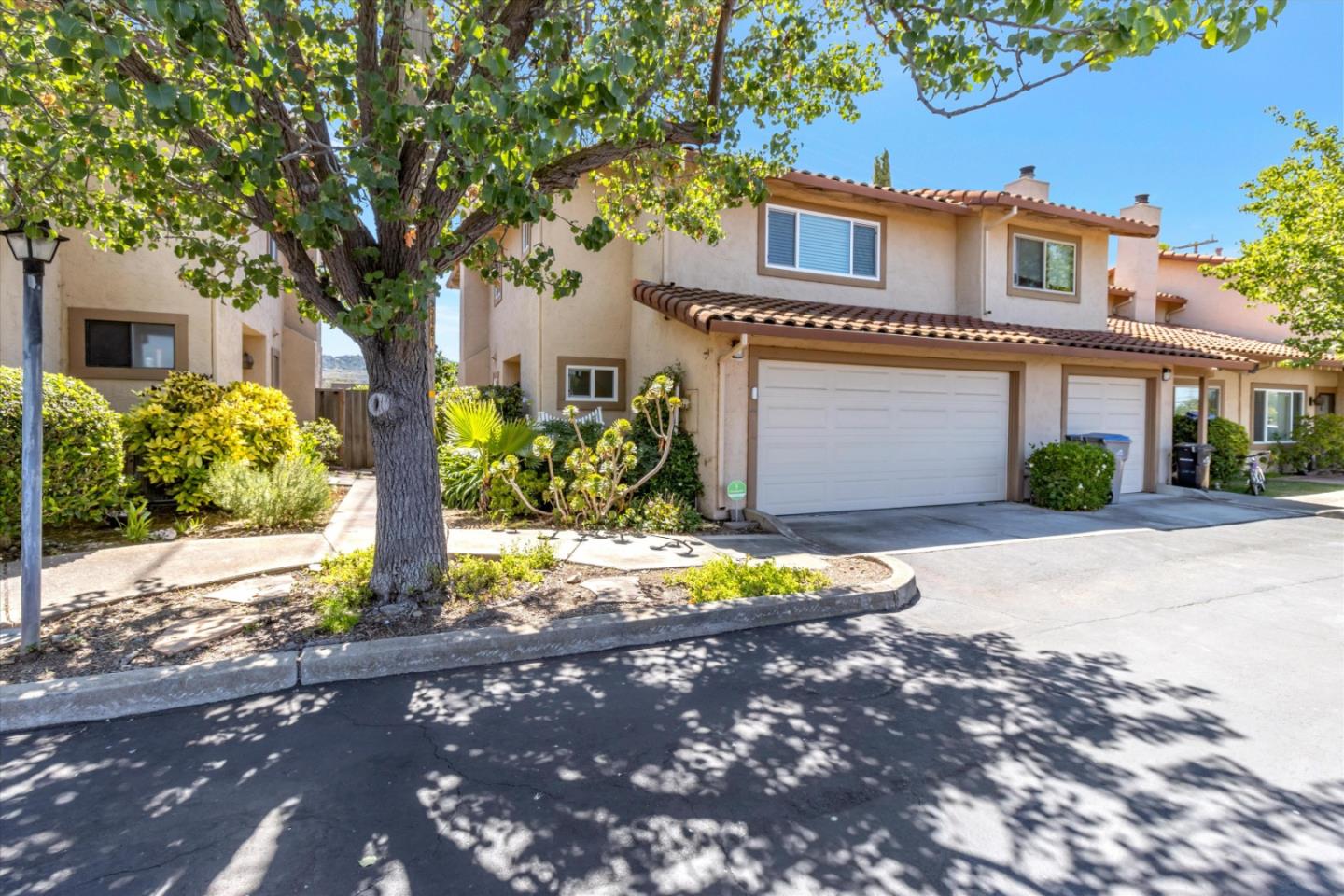 5639 Blossom Park LN