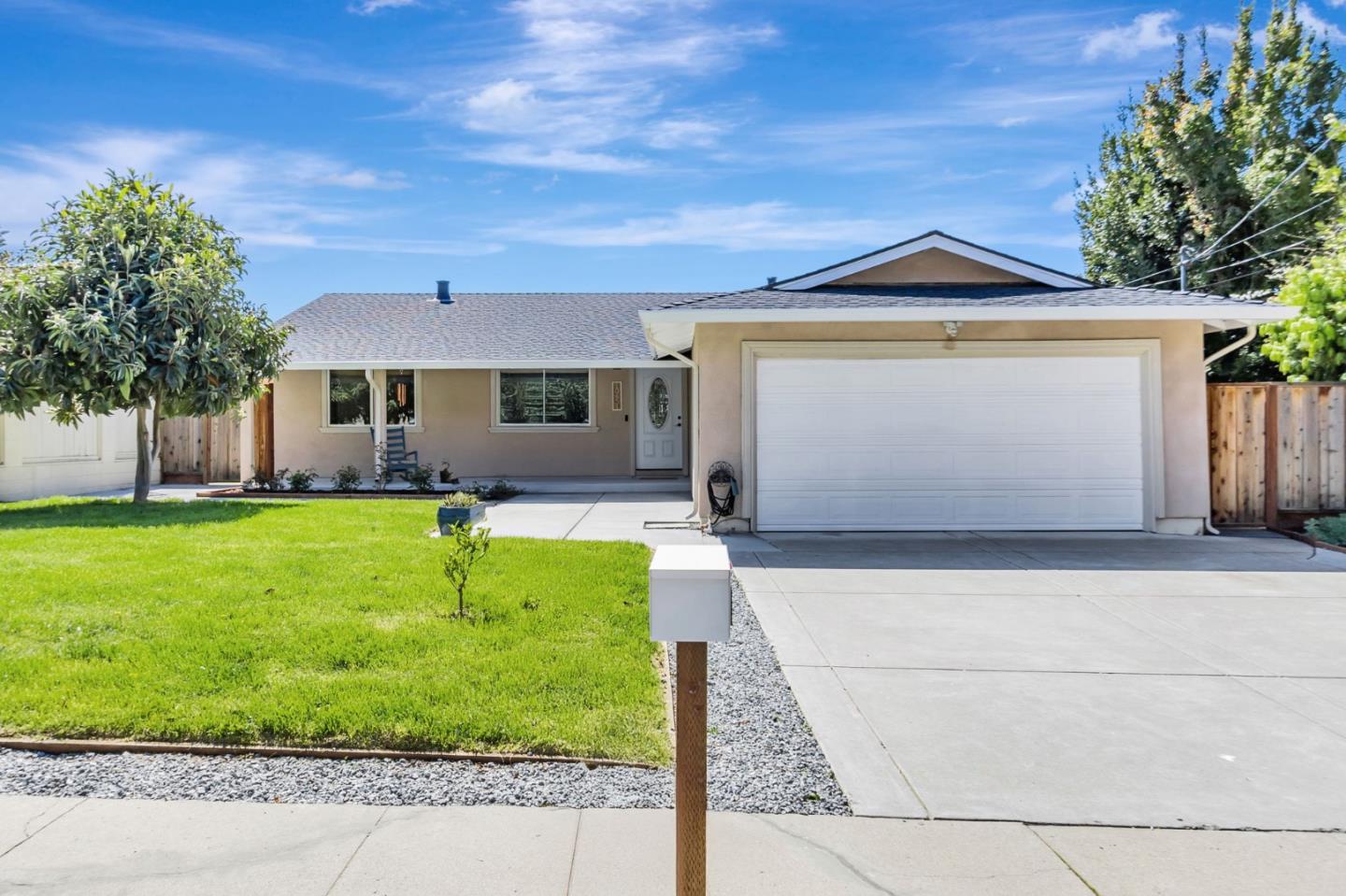 10651 Porter LN