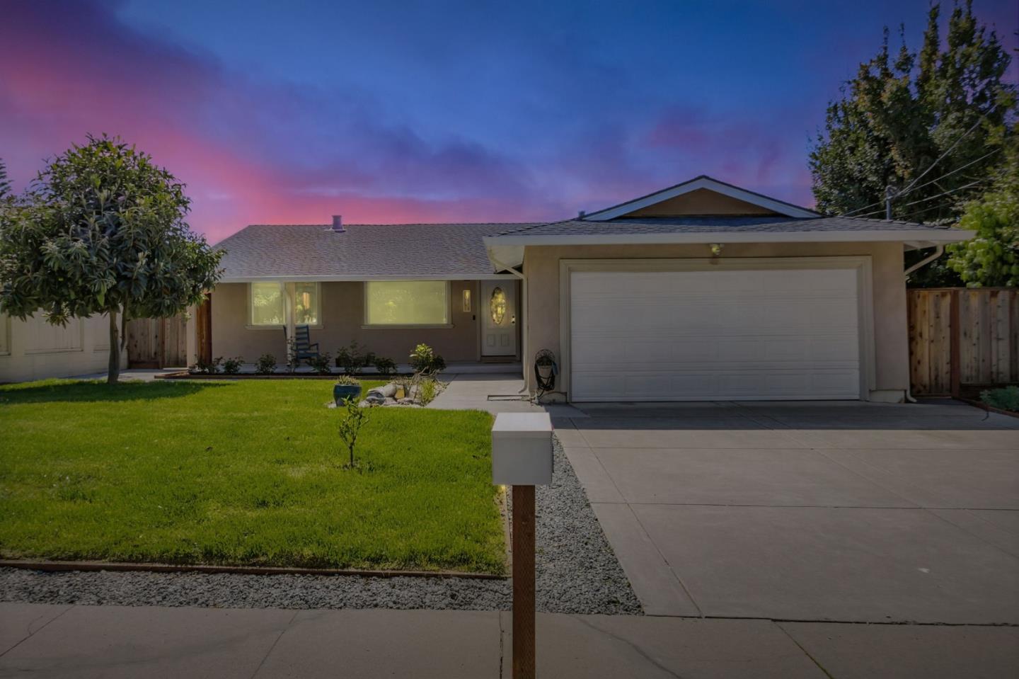 10651 Porter LN
