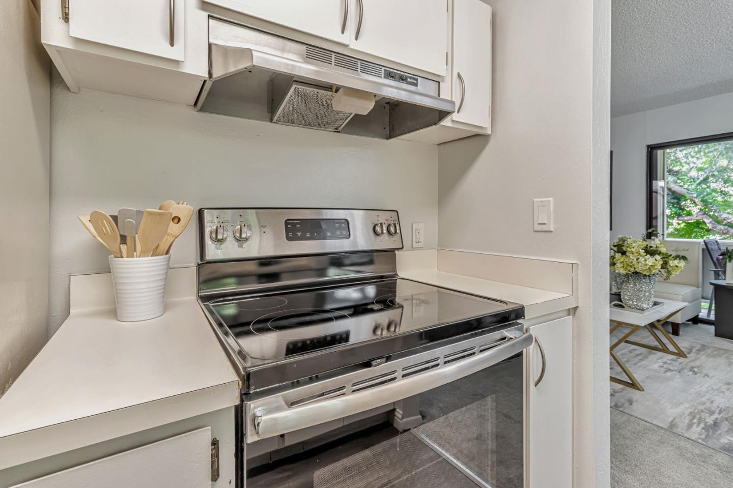 3033 Kaiser DR H