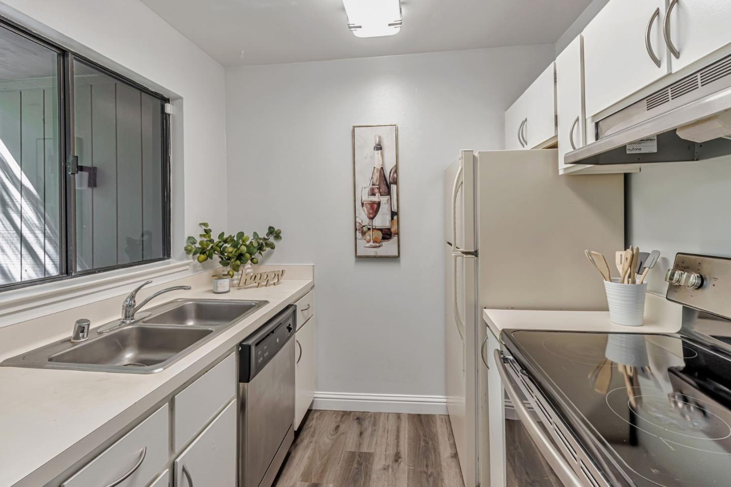 3033 Kaiser DR H
