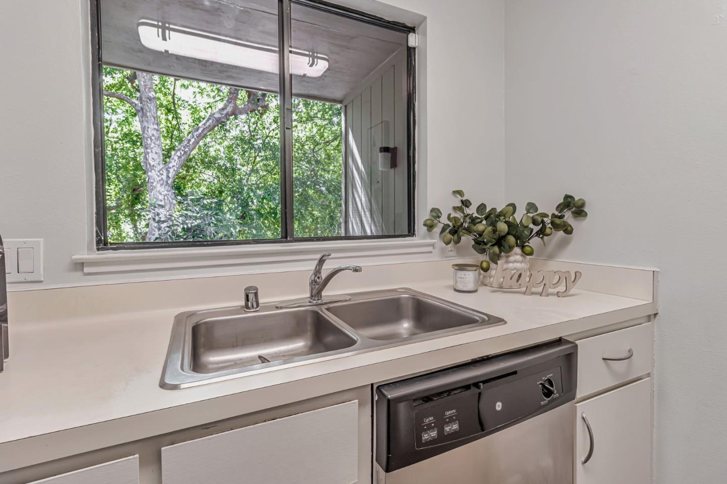 3033 Kaiser DR H