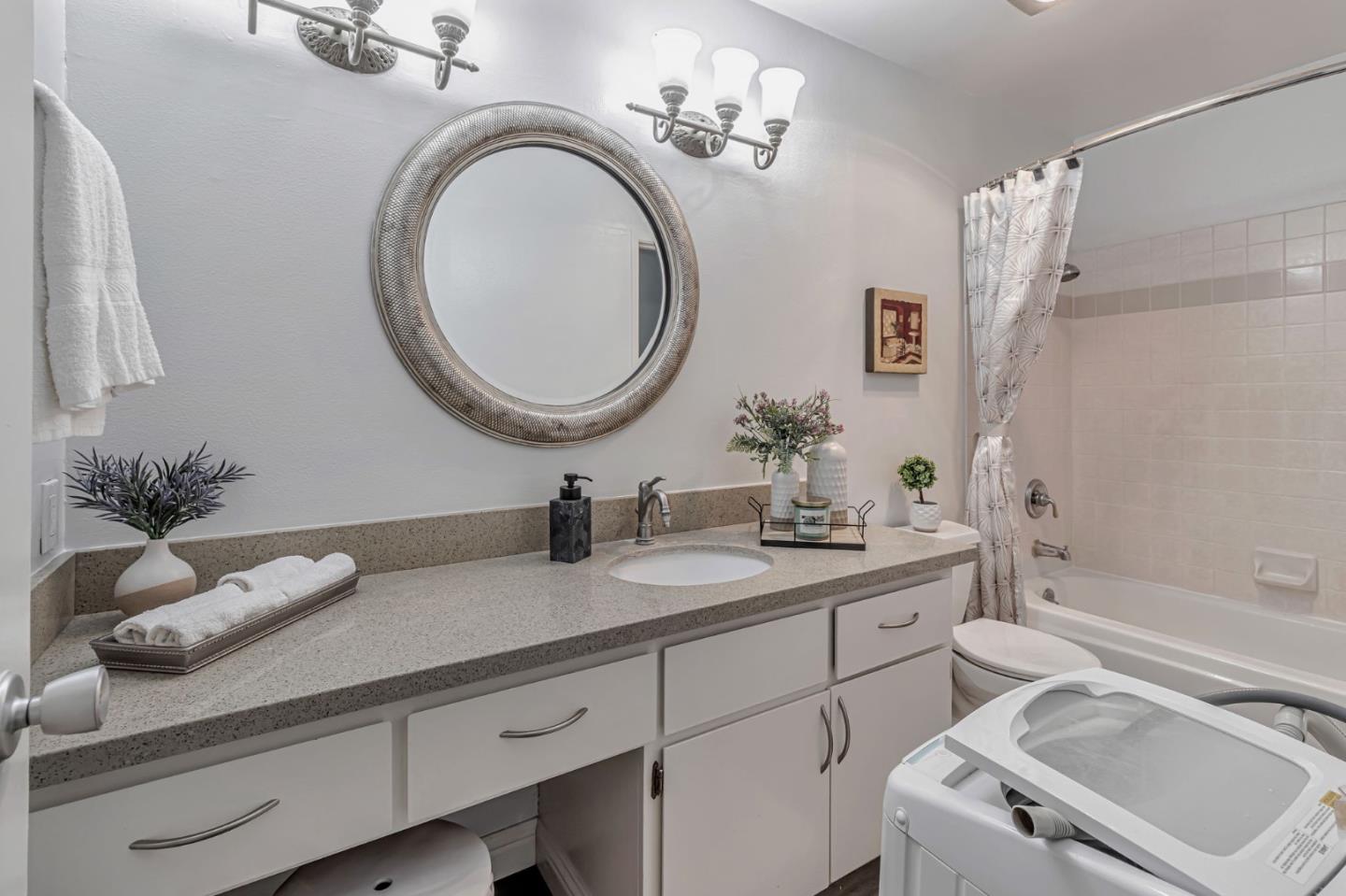 3033 Kaiser DR H