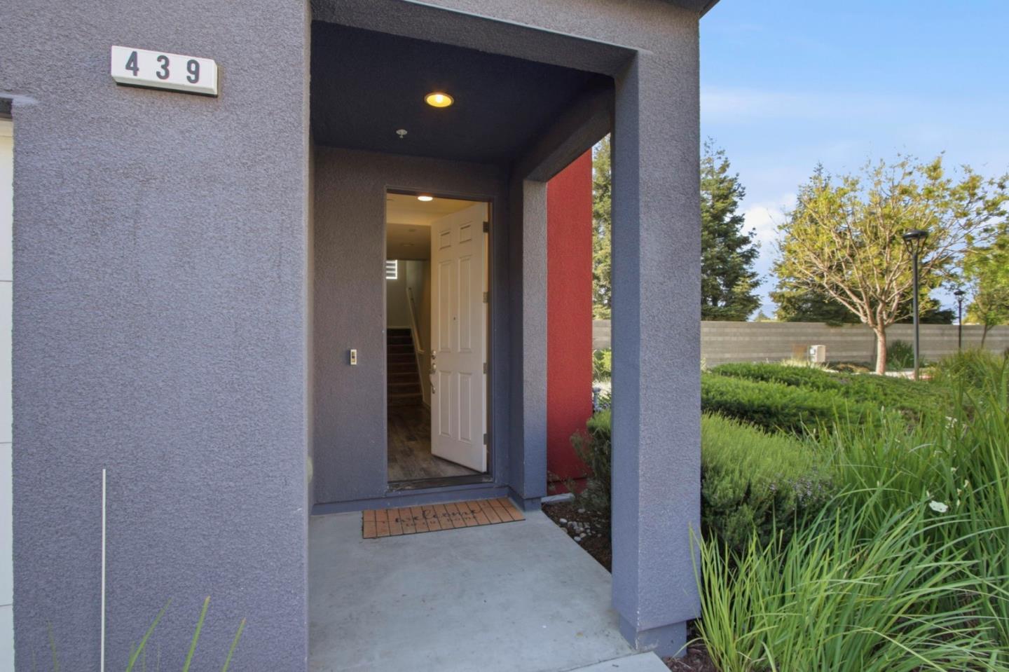 439 Ellicott LOOP