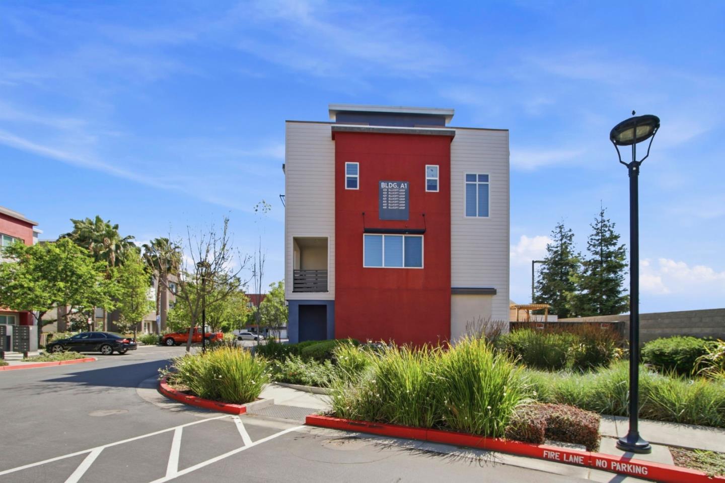 439 Ellicott LOOP