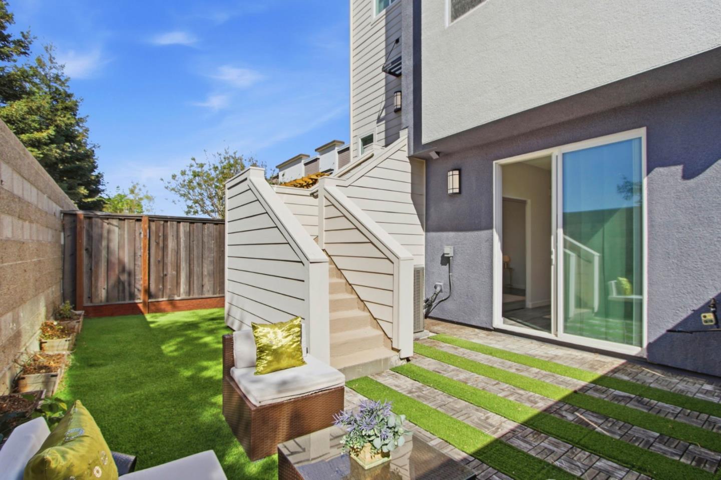 439 Ellicott LOOP