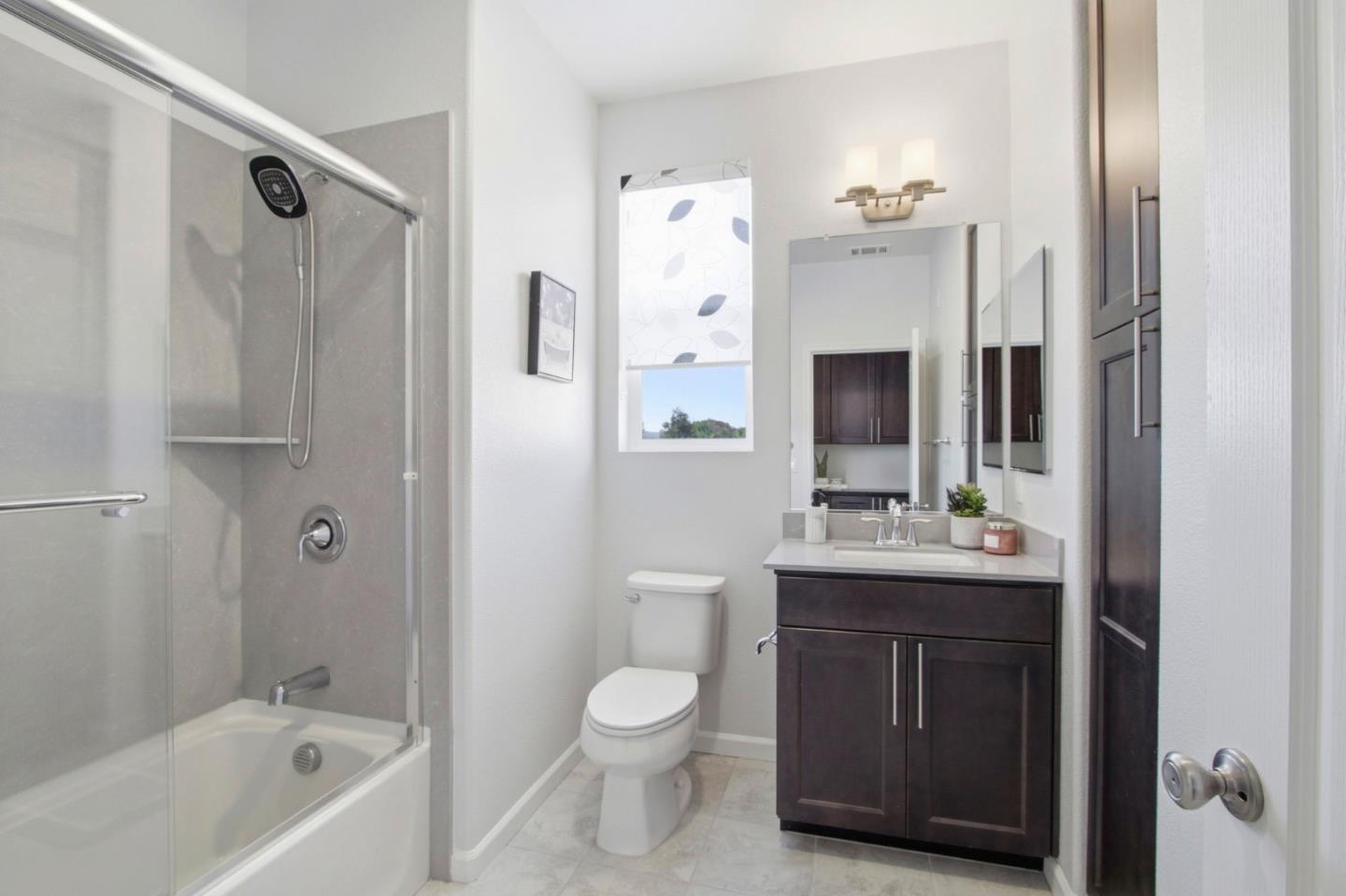 439 Ellicott LOOP