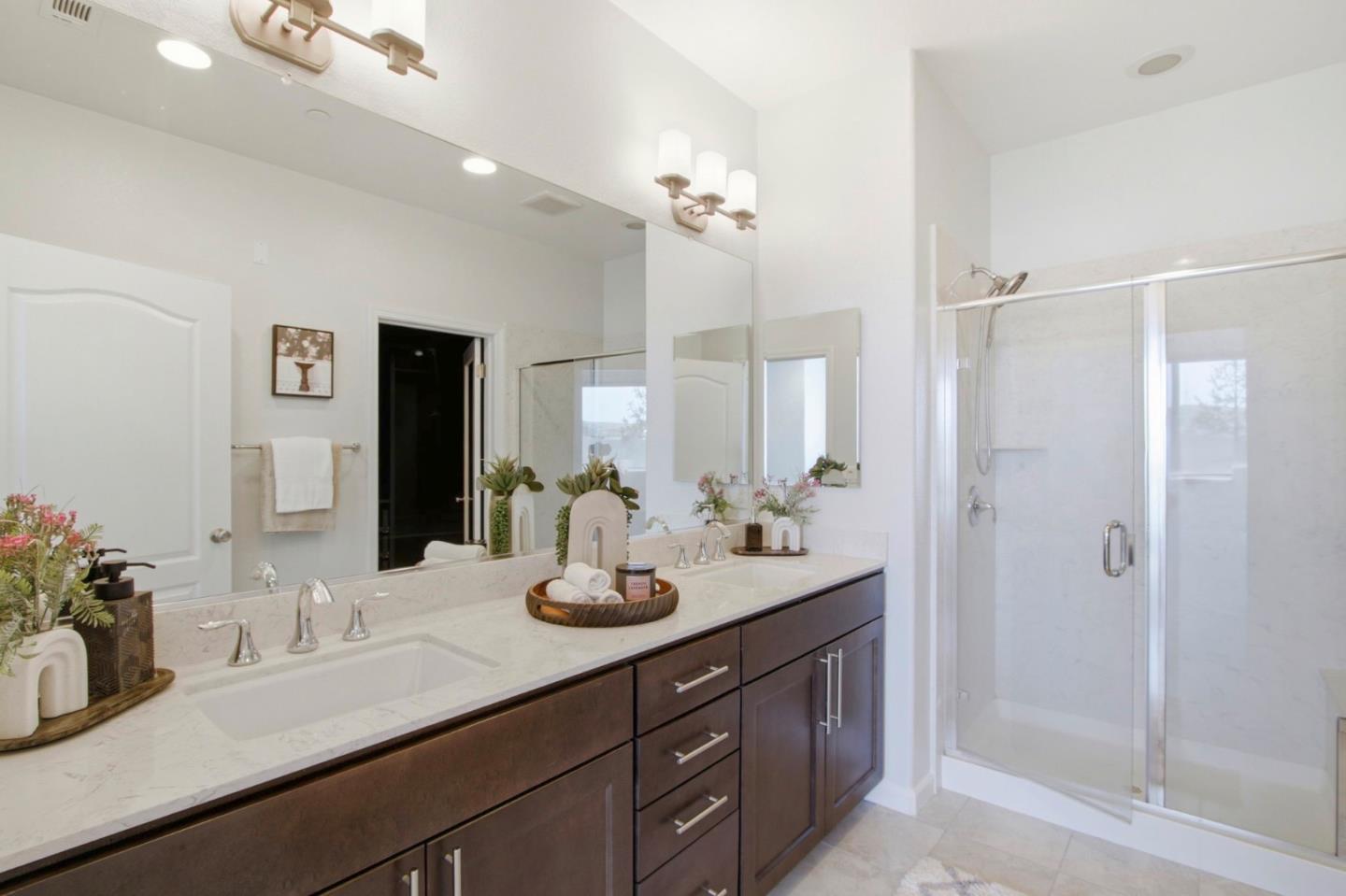 439 Ellicott LOOP