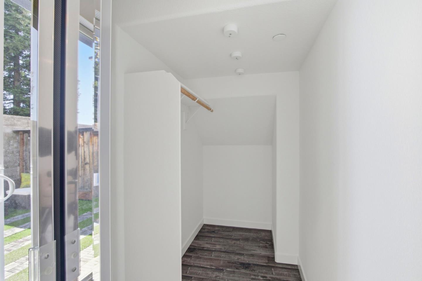 439 Ellicott LOOP
