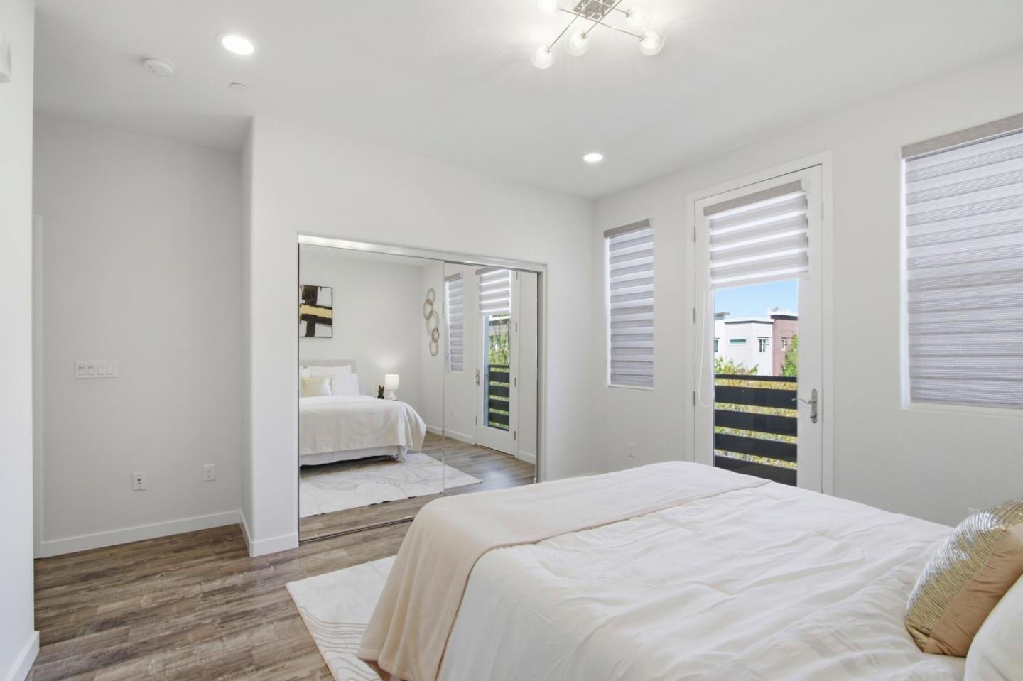 439 Ellicott LOOP