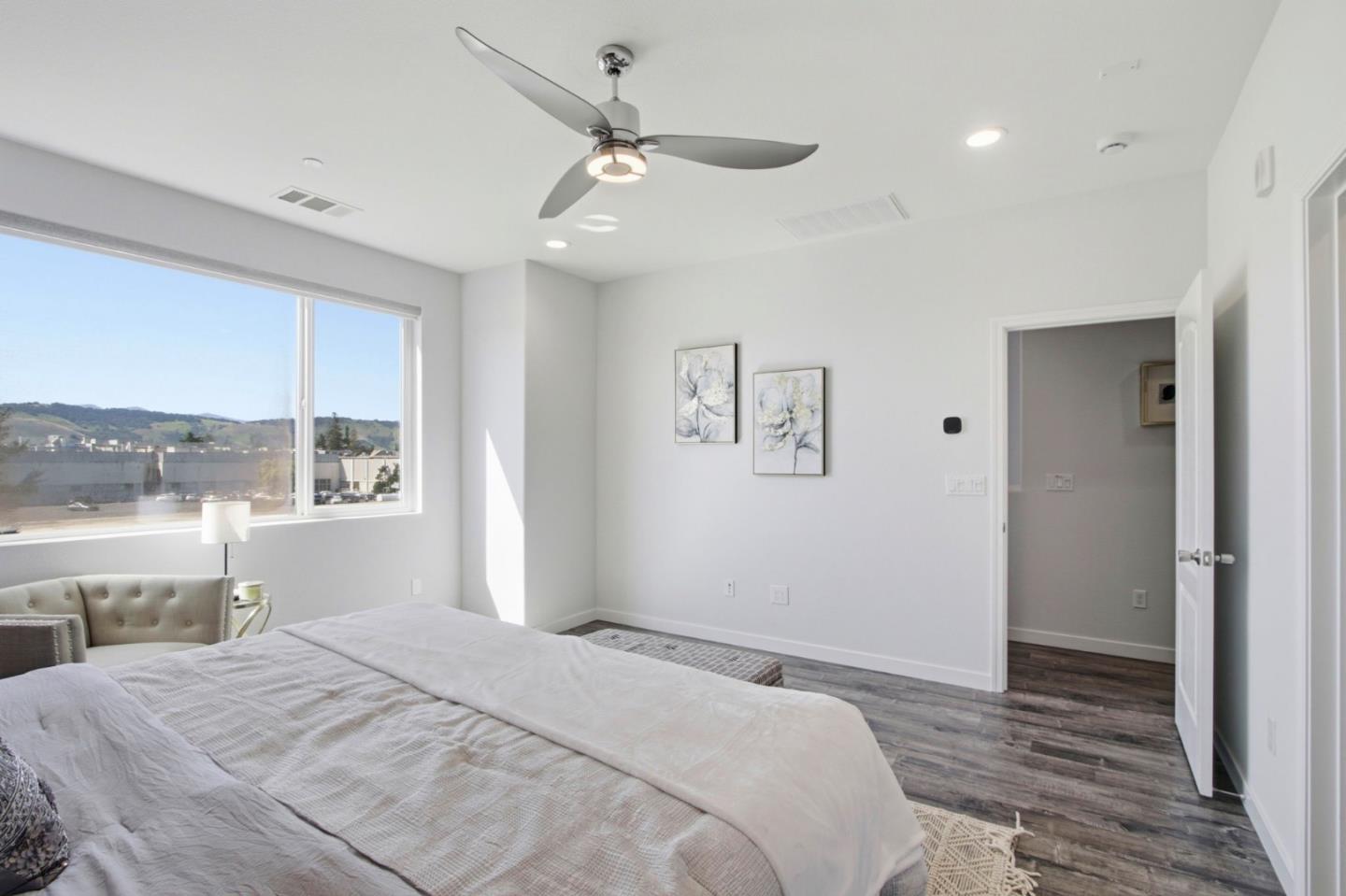 439 Ellicott LOOP