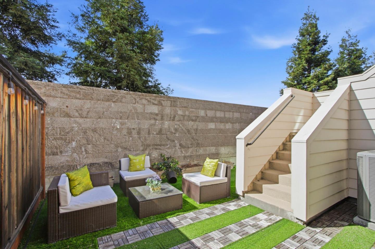 439 Ellicott LOOP