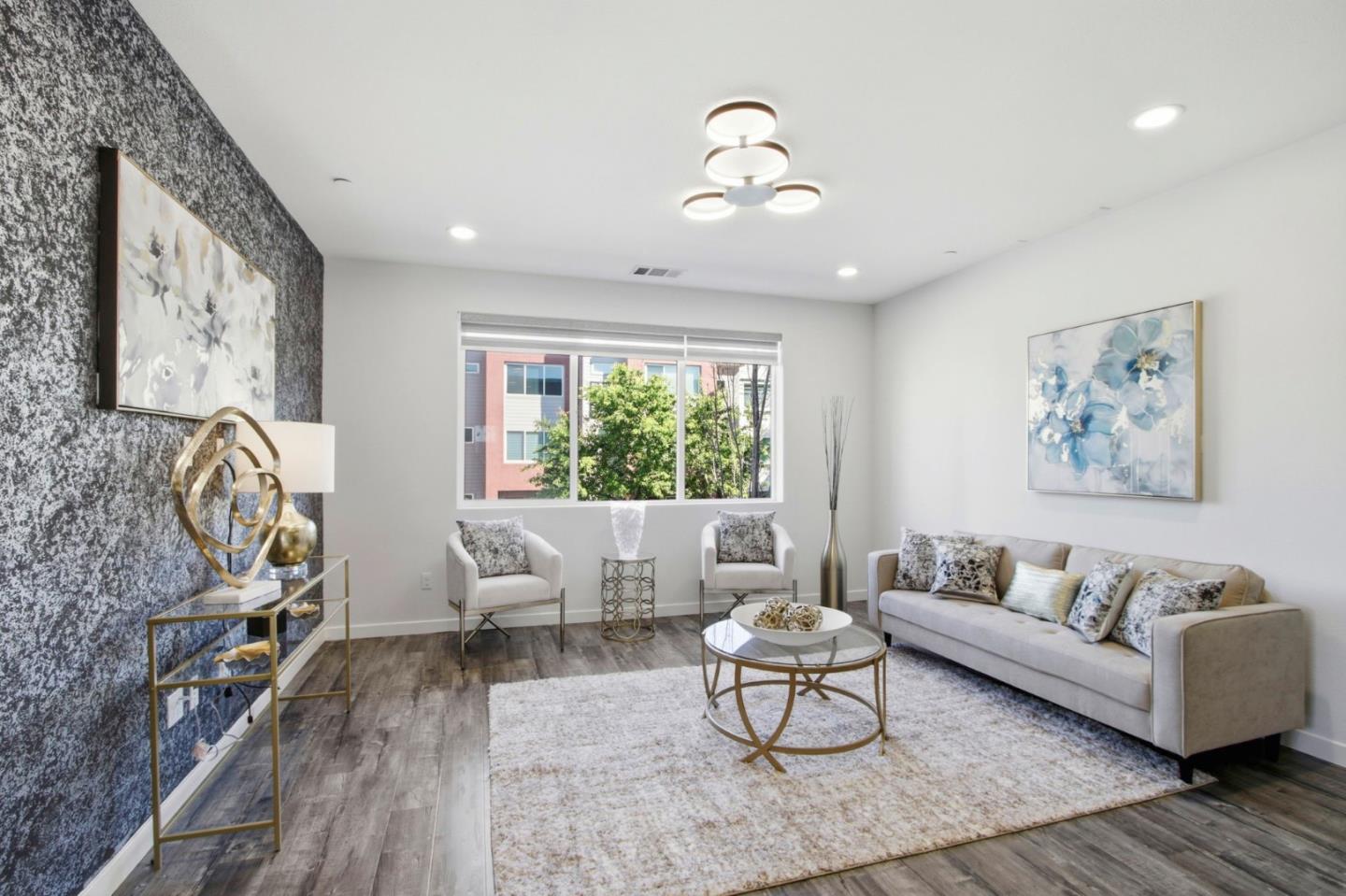 439 Ellicott LOOP