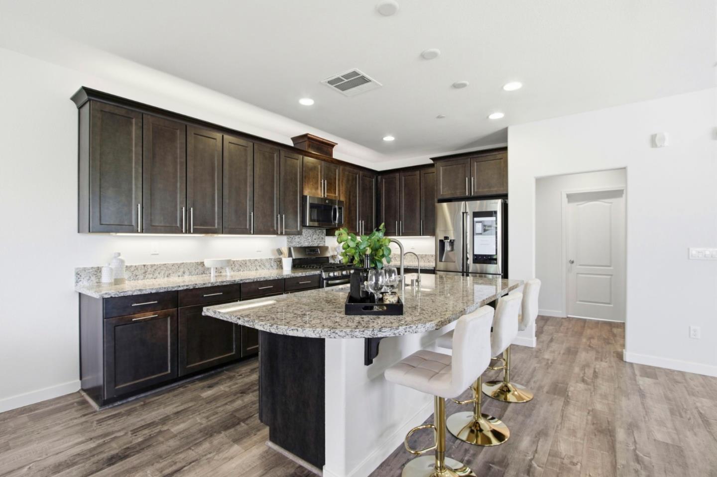 439 Ellicott LOOP