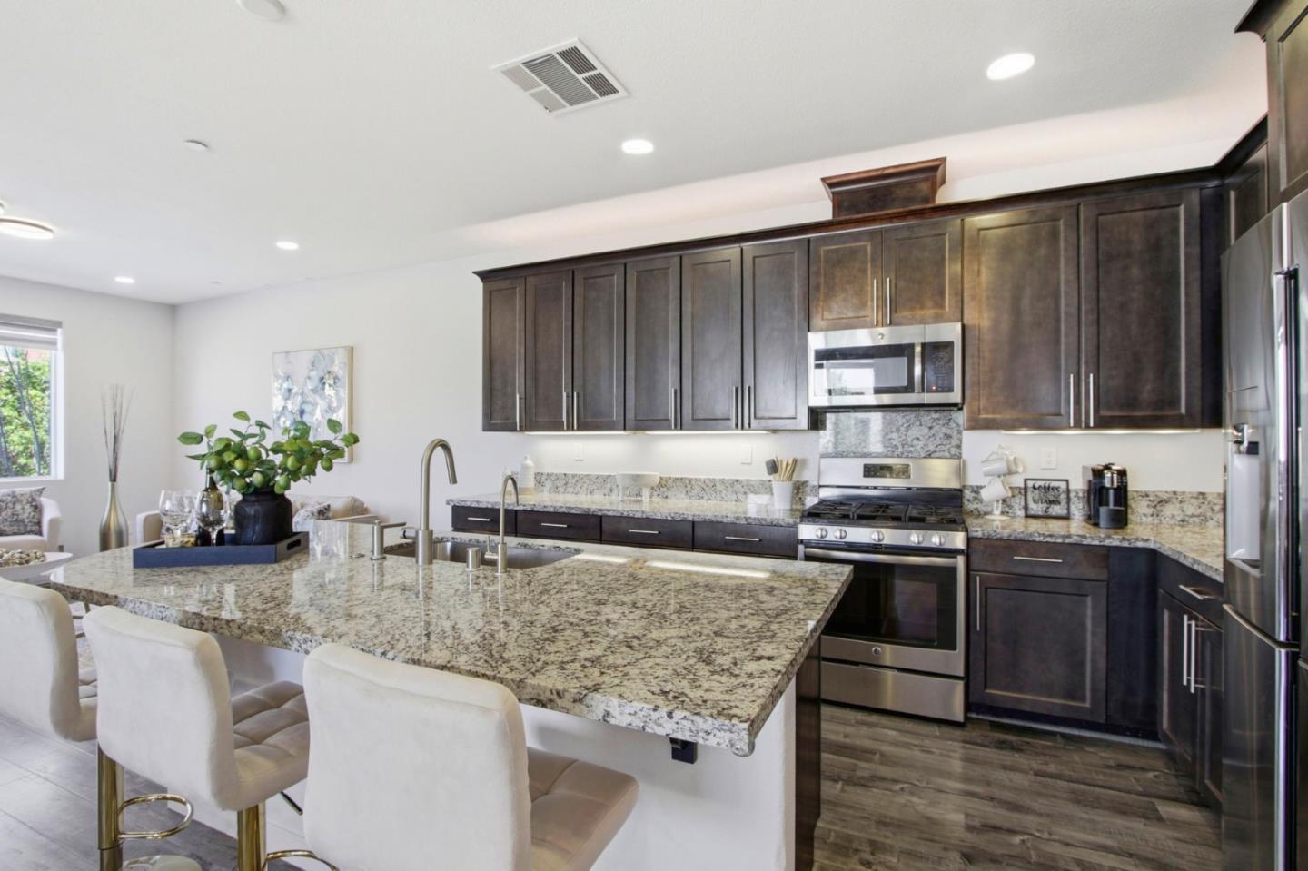 439 Ellicott LOOP