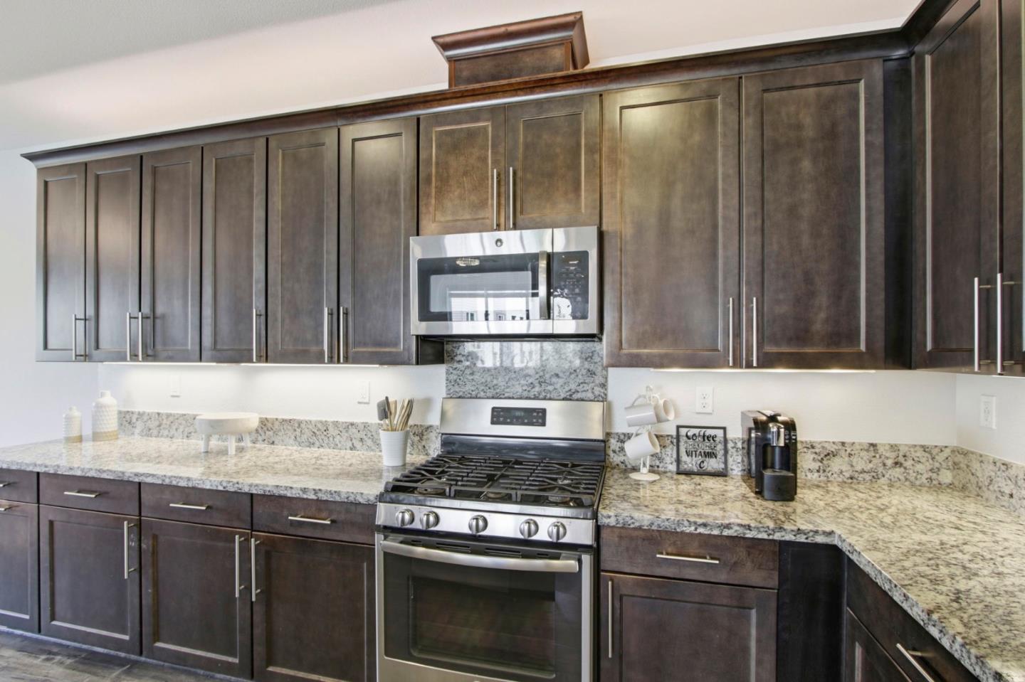 439 Ellicott LOOP