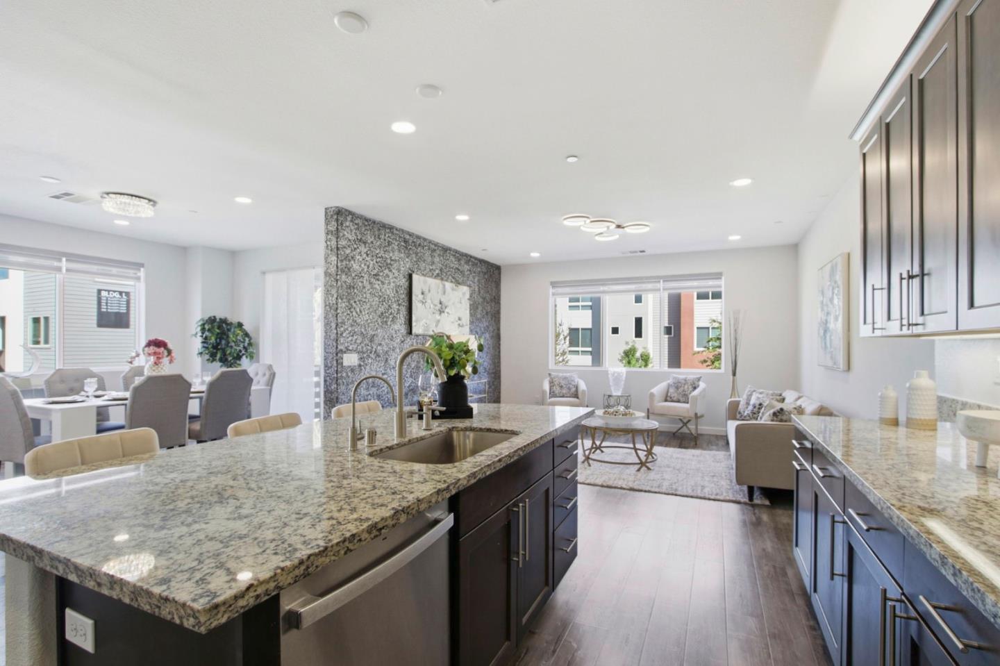 439 Ellicott LOOP