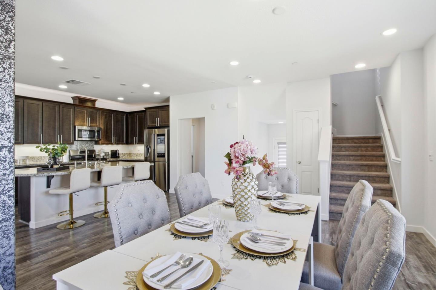 439 Ellicott LOOP