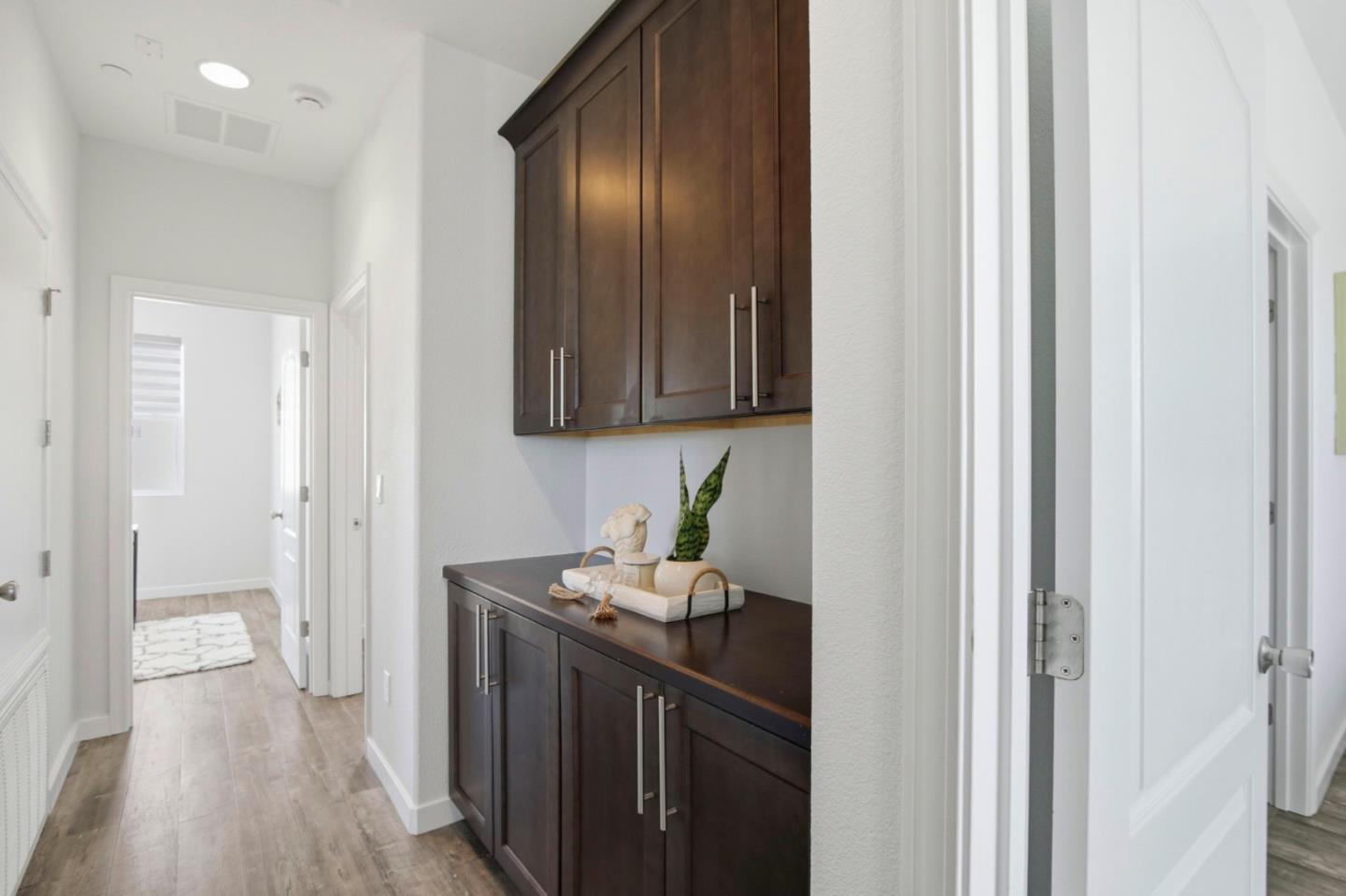 439 Ellicott LOOP
