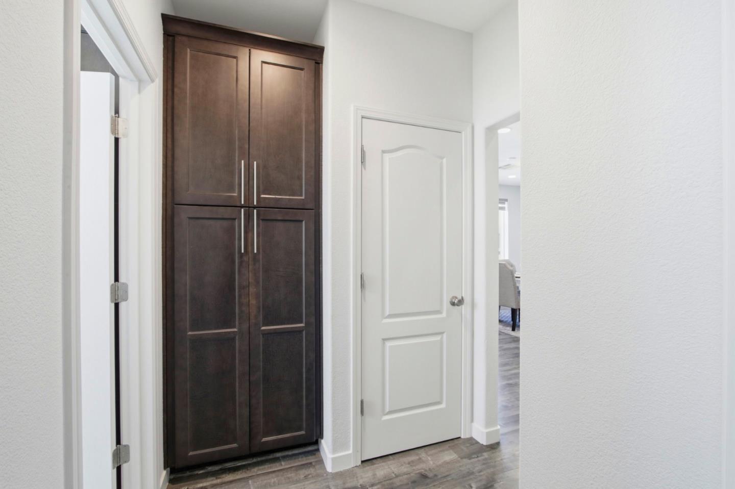 439 Ellicott LOOP