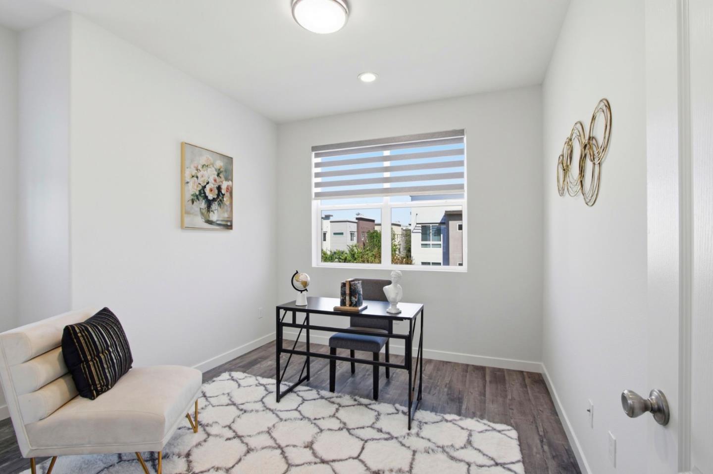 439 Ellicott LOOP