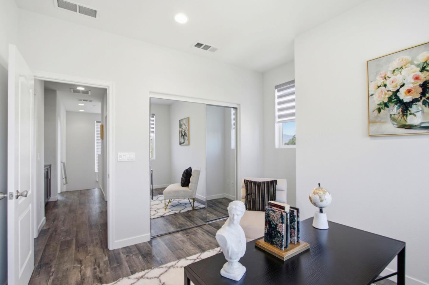 439 Ellicott LOOP