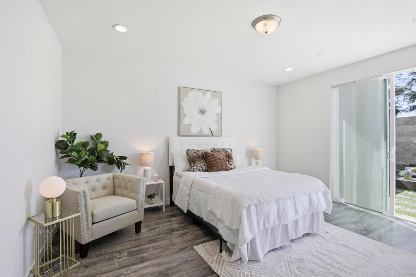 439 Ellicott LOOP