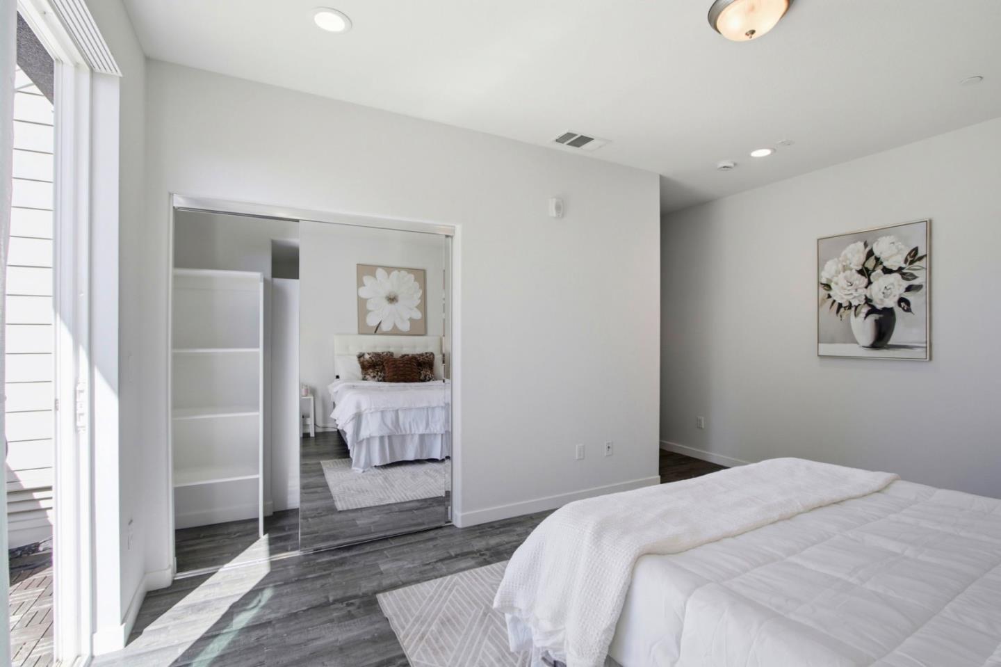 439 Ellicott LOOP