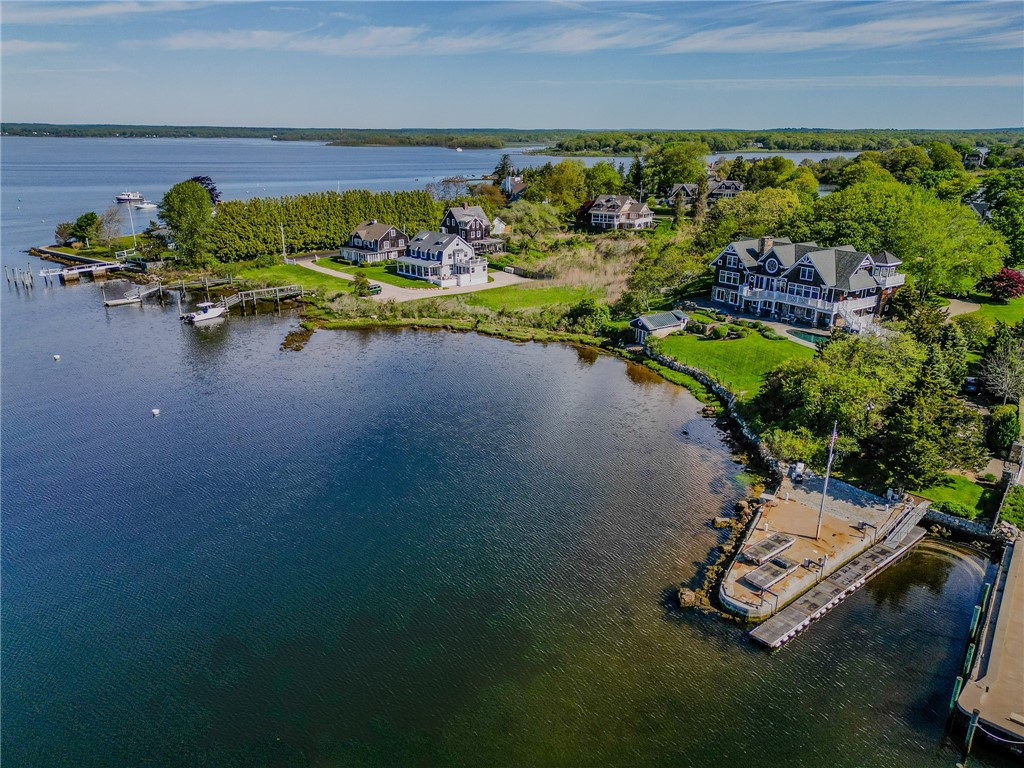 14 Pawcatuck Avenue