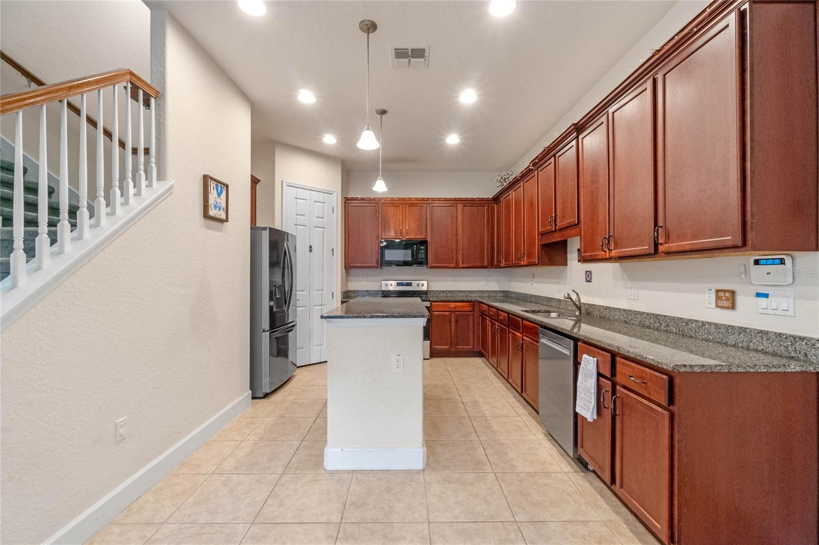 2807 PLYMOUTH PL