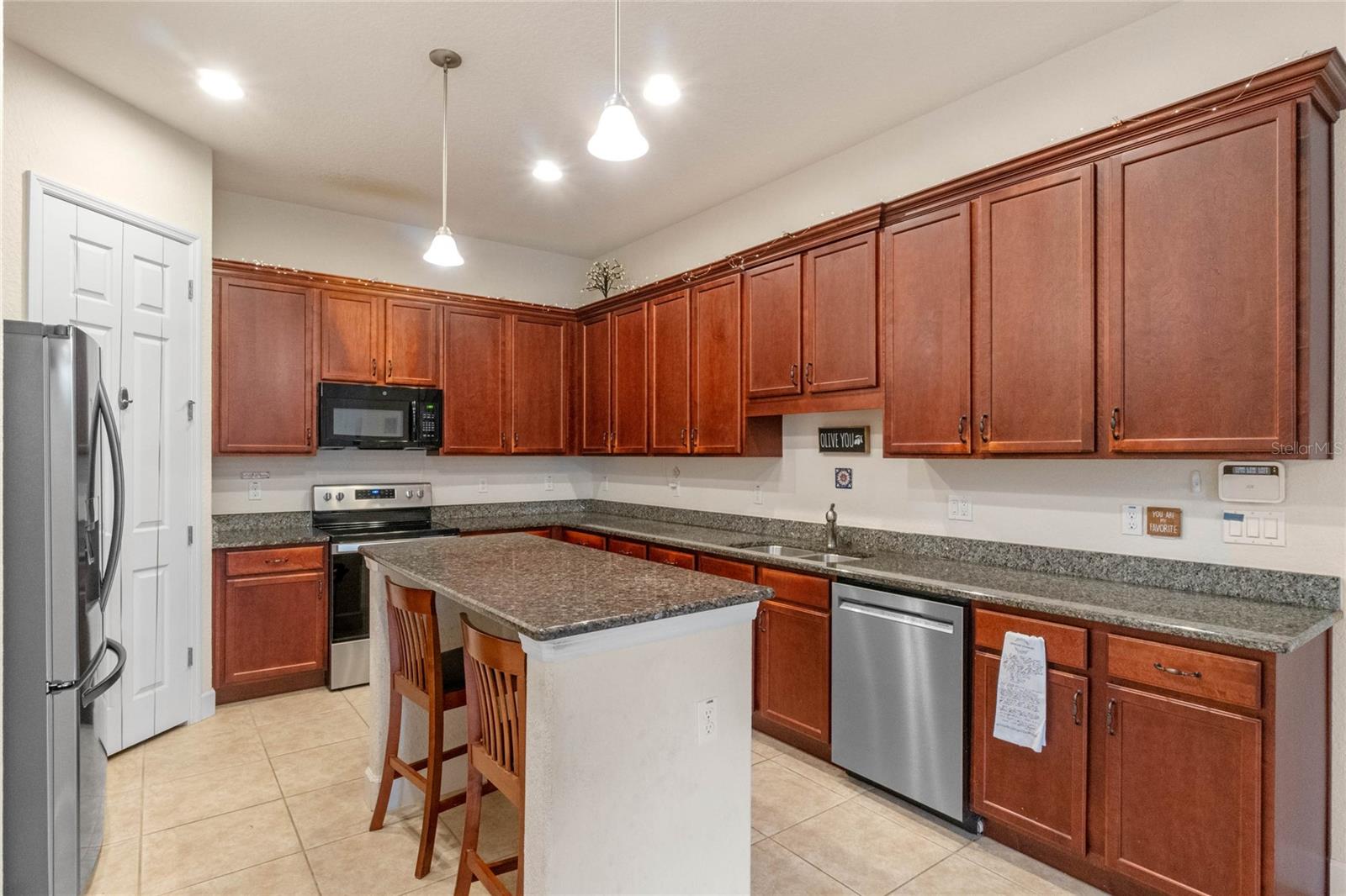 2807 PLYMOUTH PL