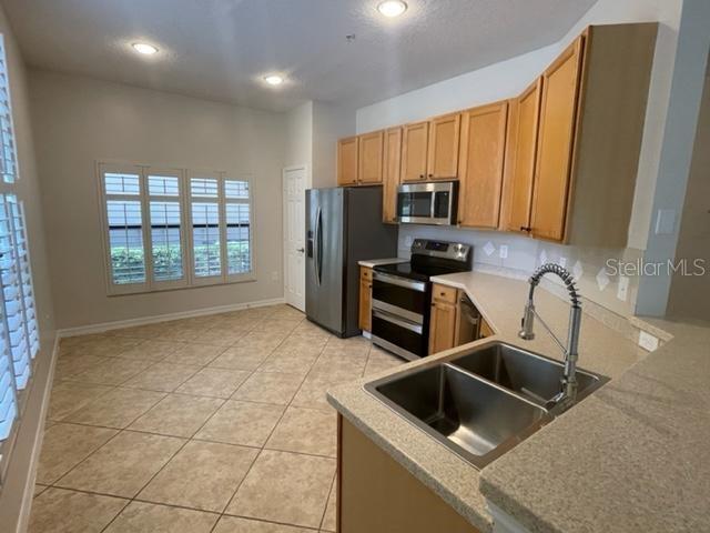 949 WESTPARK DR #107