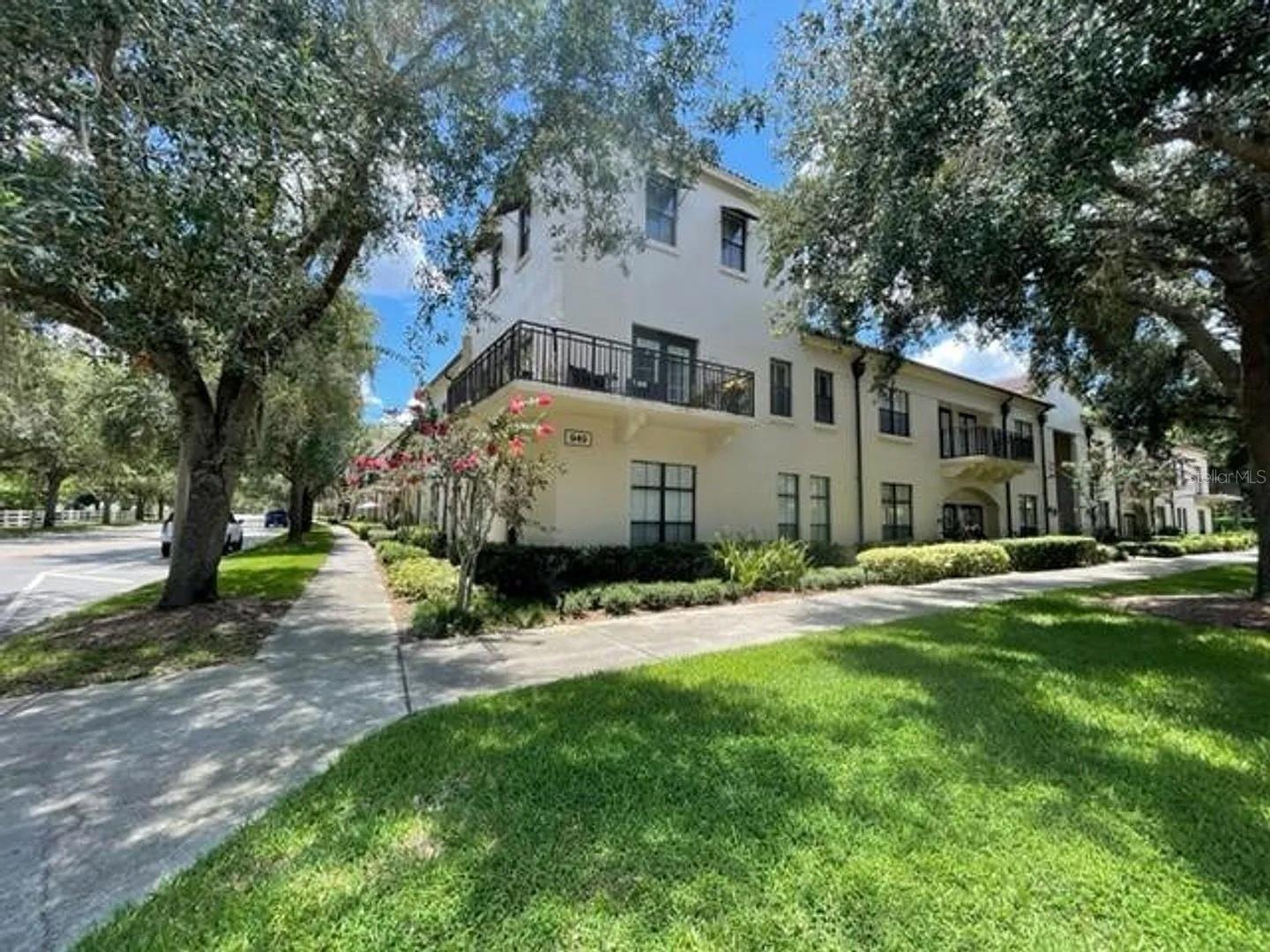 949 WESTPARK DR #107