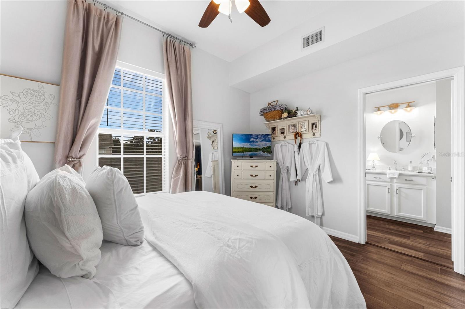 1121 CELEBRATION AVE #201