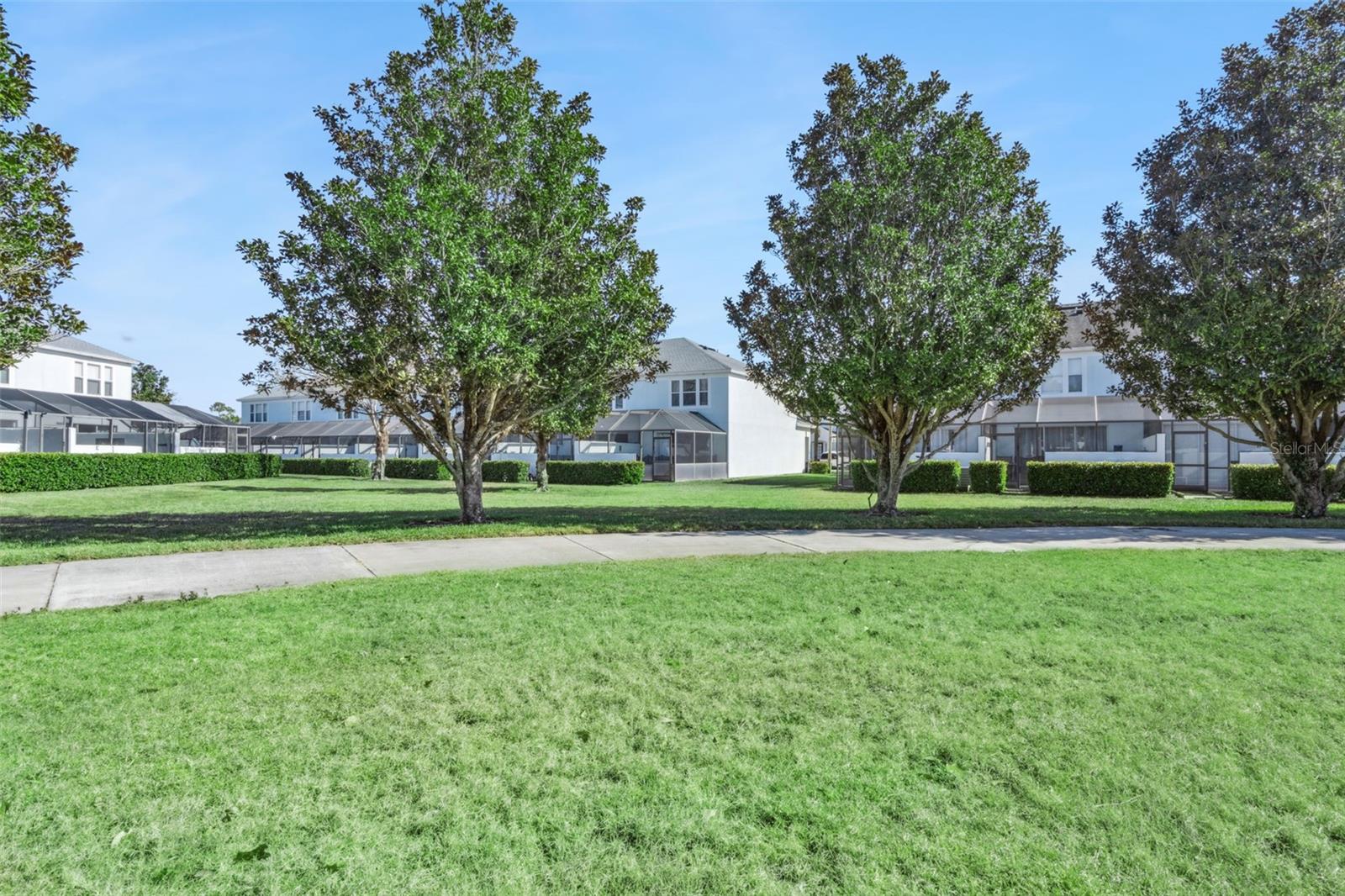 2560 MANESHAW LN