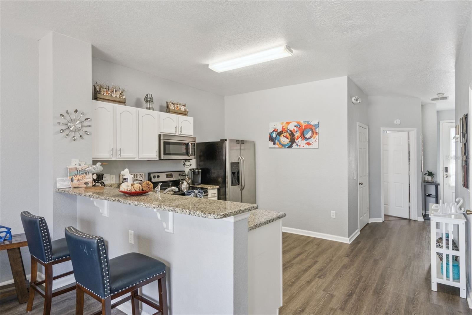 2560 MANESHAW LN