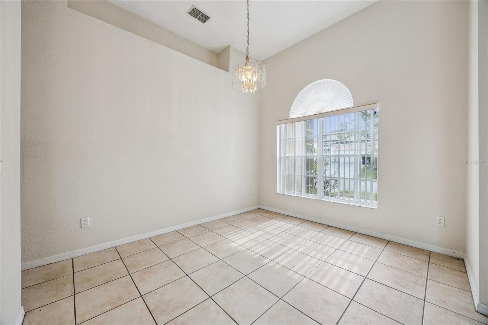 215 GREELEY LOOP