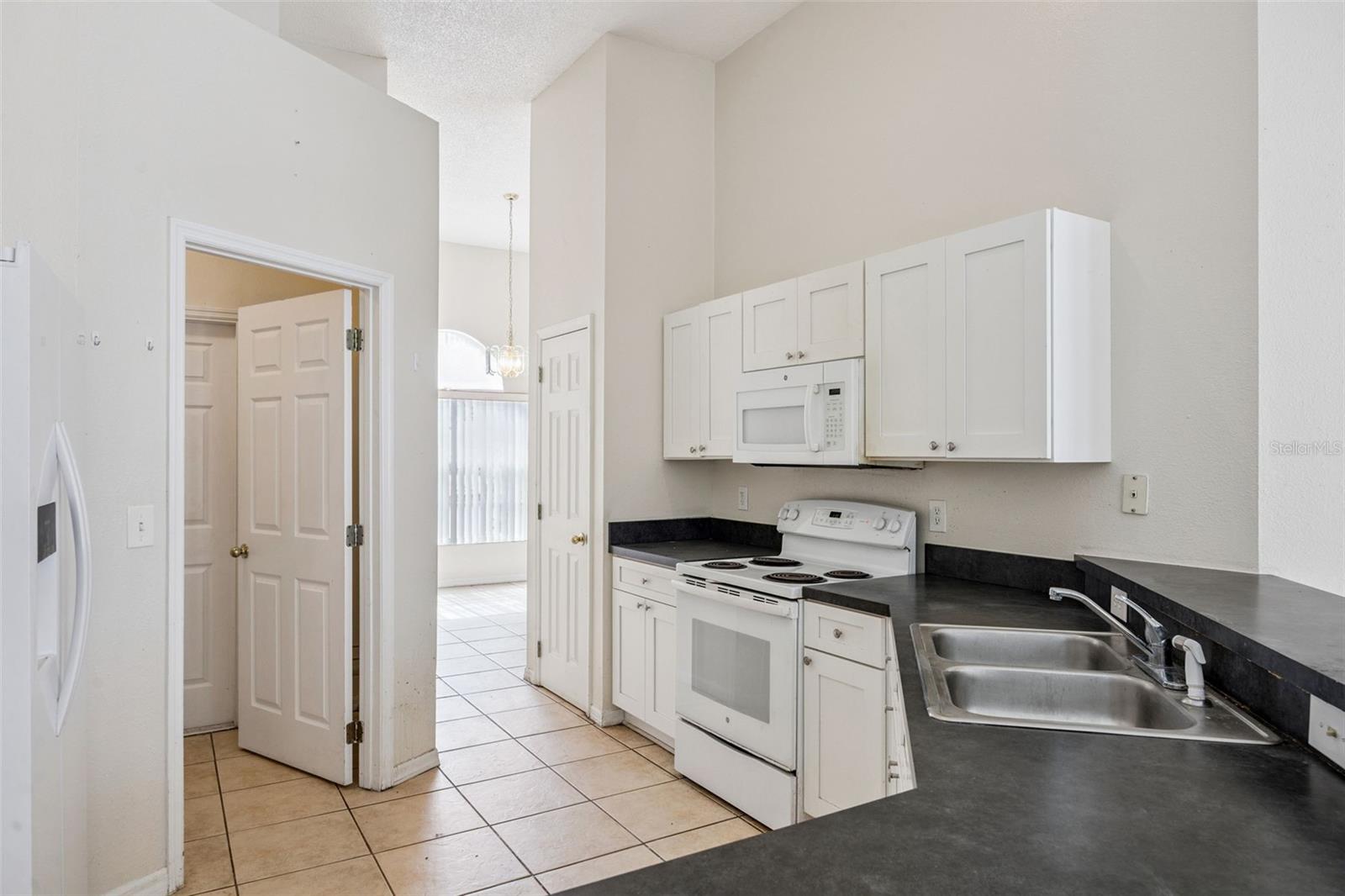 215 GREELEY LOOP