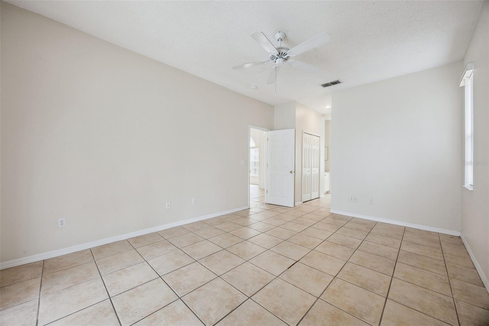 215 GREELEY LOOP