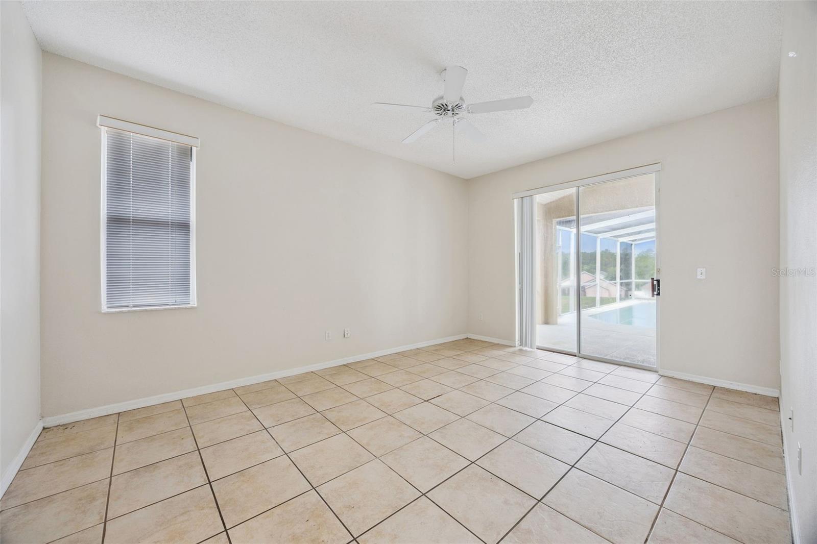 215 GREELEY LOOP