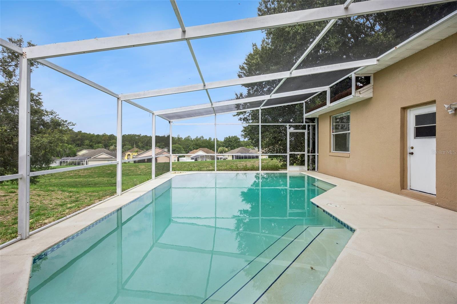 215 GREELEY LOOP