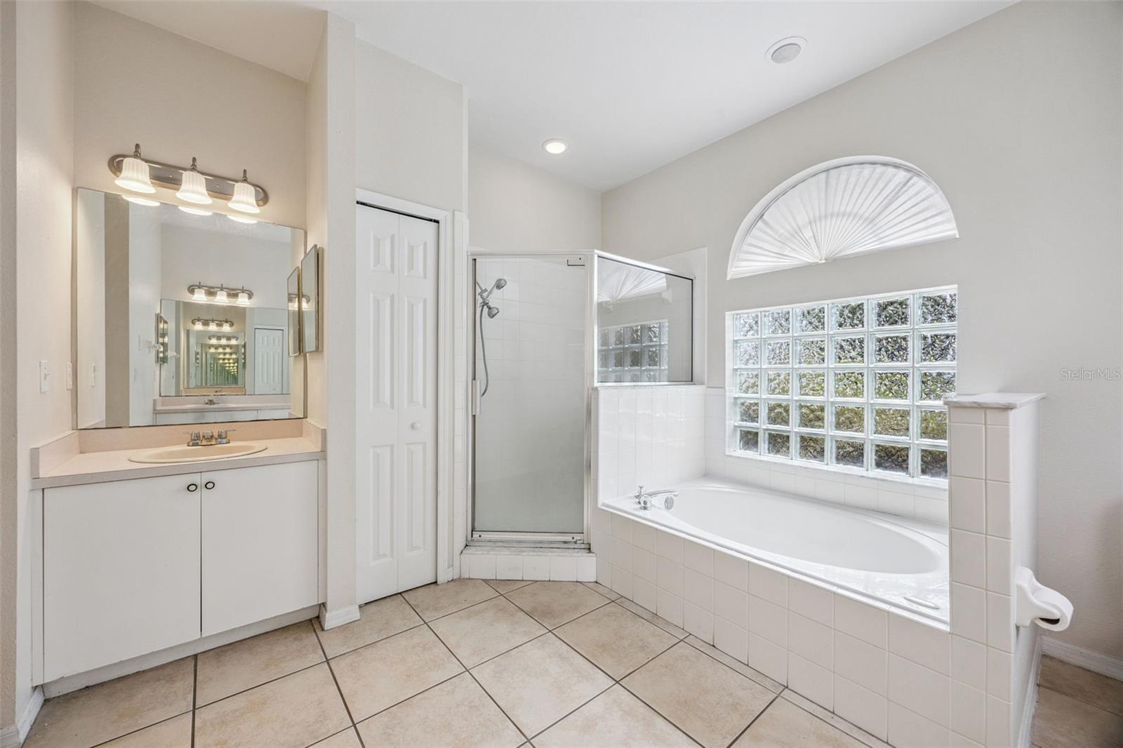 215 GREELEY LOOP