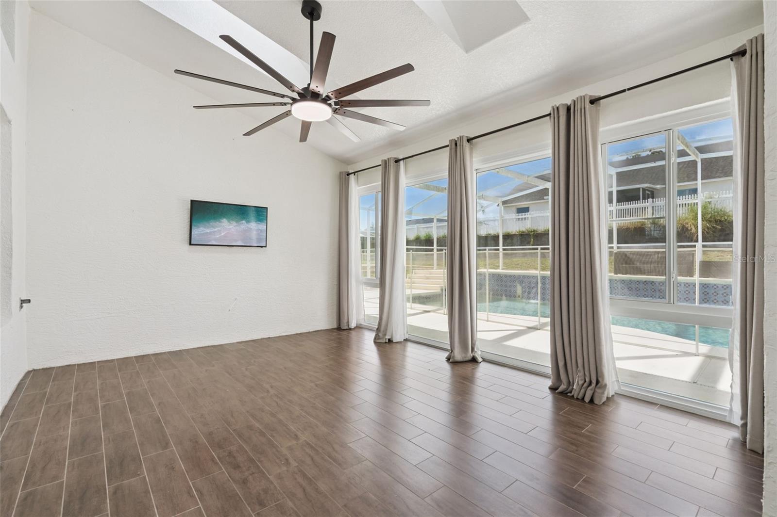 5549 LOMA VISTA LOOP